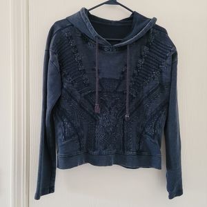 Forever 21 Women's Sz S Navy Blue Hoodie Cropped Sweater Geometric Print